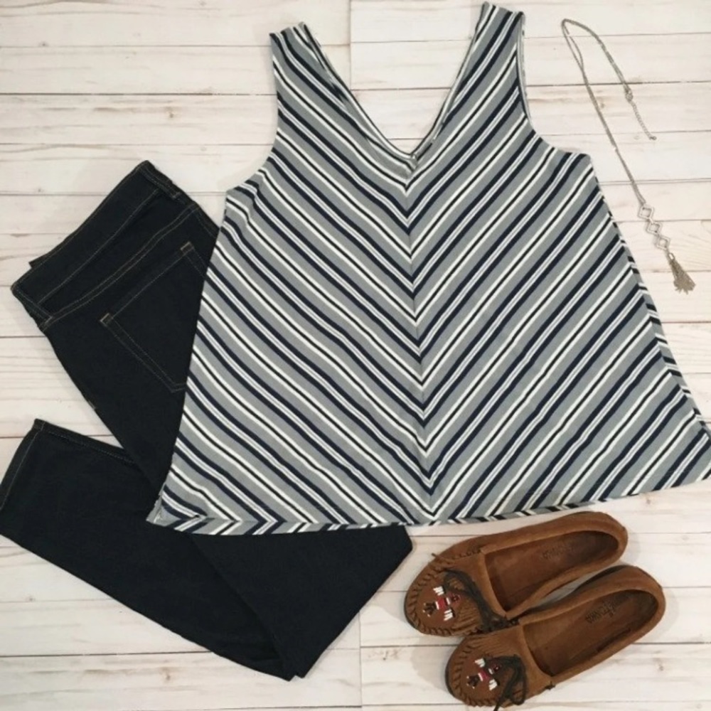 GAP Striped V-Neck Swing Tank Top in White and Navy
